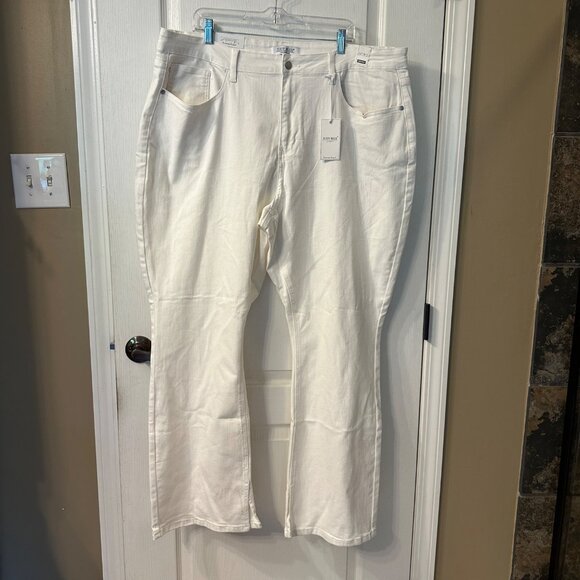 Judy Blue | NWT Mid Rise White Boot Cut Jean 24W Stretch Split Hem Tummy Control - Picture 3 of 15